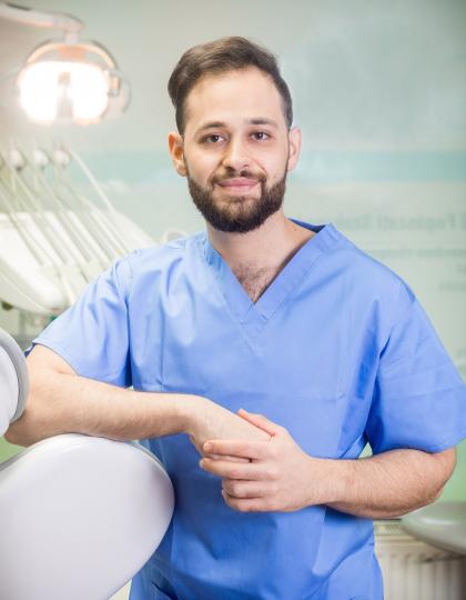 Dr. Sarhan Khalid - Fogorvos