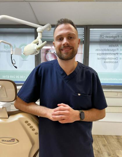 Dr. Kovács Dávid - Dento-alveoláris sebész Dr. Kovács Dávid - Dento-alveoláris sebész
