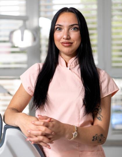 Laboranovits Anita - Fogászati asszisztens Laboranovits Anita - Fogászati asszisztens