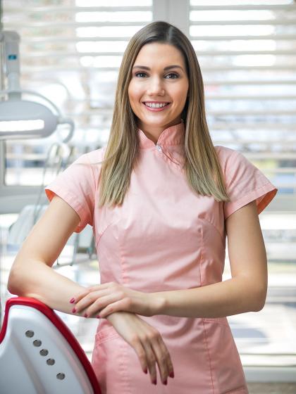 Dr. Ceglédi Laura - Fogszabályozó szakorvos