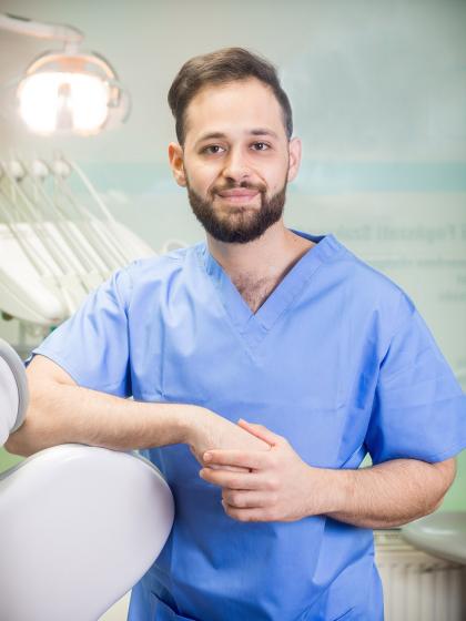 Dr. Sarhan Khalid - Fogorvos