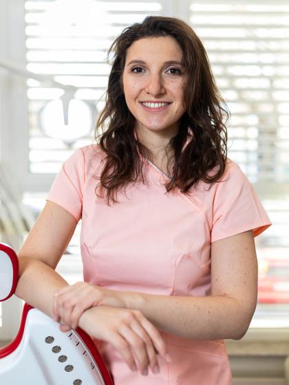 Dr. Erdélyi Vivien Gisela - Dentist