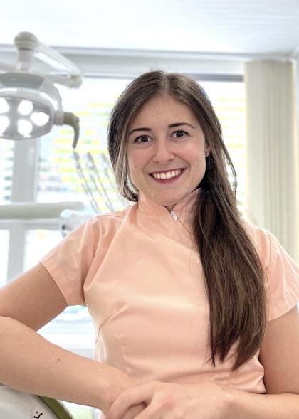 Dr. Bátori Nikoletta Gréta - Dentist