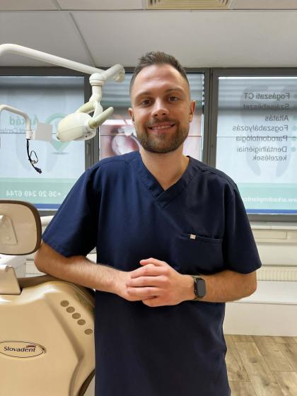 Dr. Kovács Dávid - Dento-alveoláris sebész