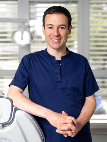 Dr. May Róbert - Fogorvos