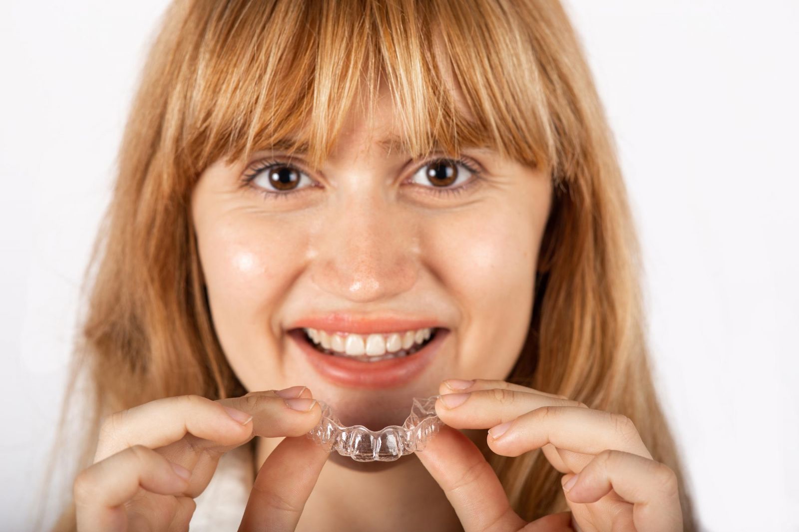 Milyen tünetekkel jár a fogcsikorgatás?